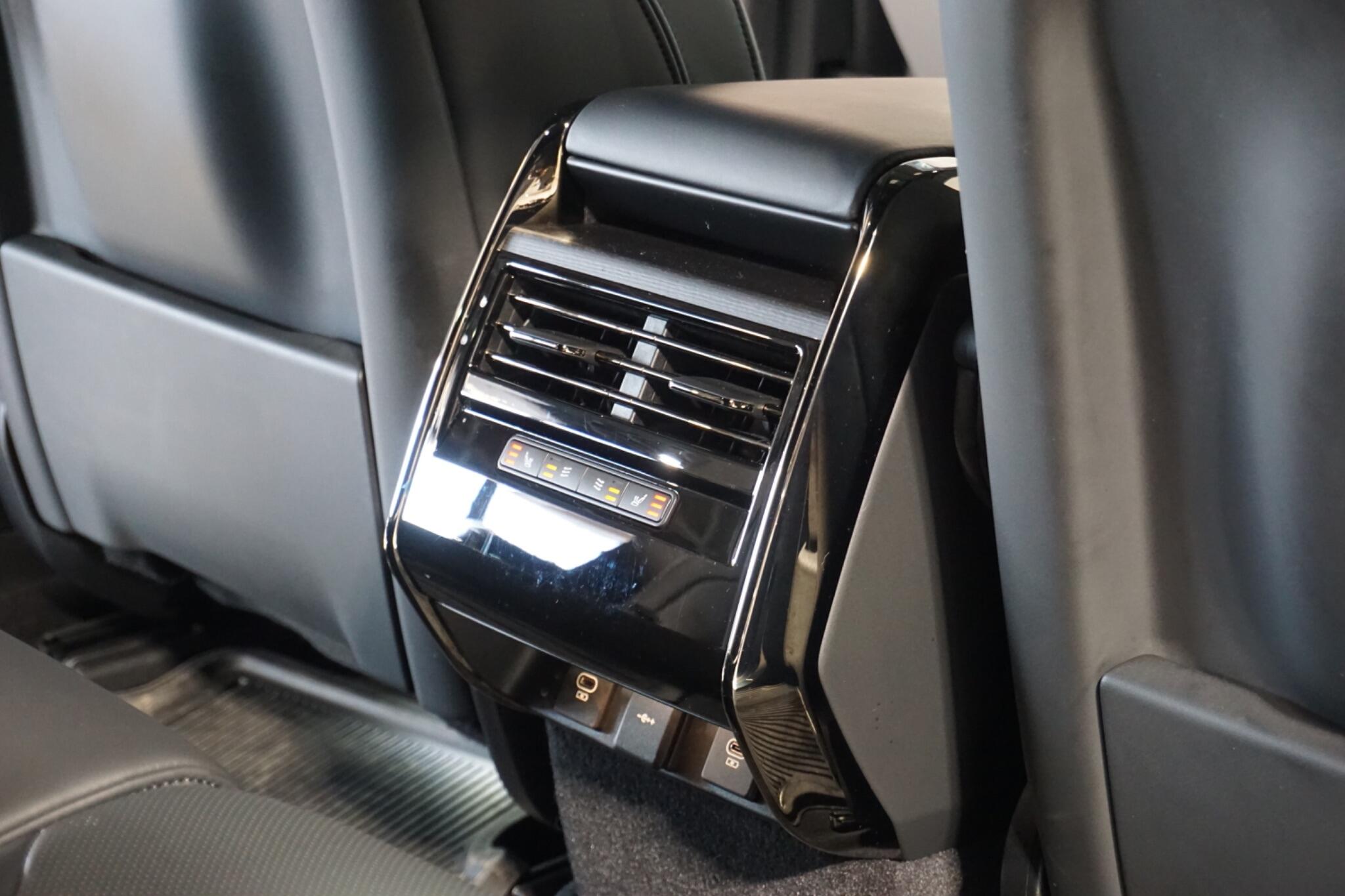 Land Rover Range Rover Sport 3.0 D300 MHEV Dynamic SE SUV 5dr Diesel Auto 4WD Euro 6 (s/s) (300 ps)